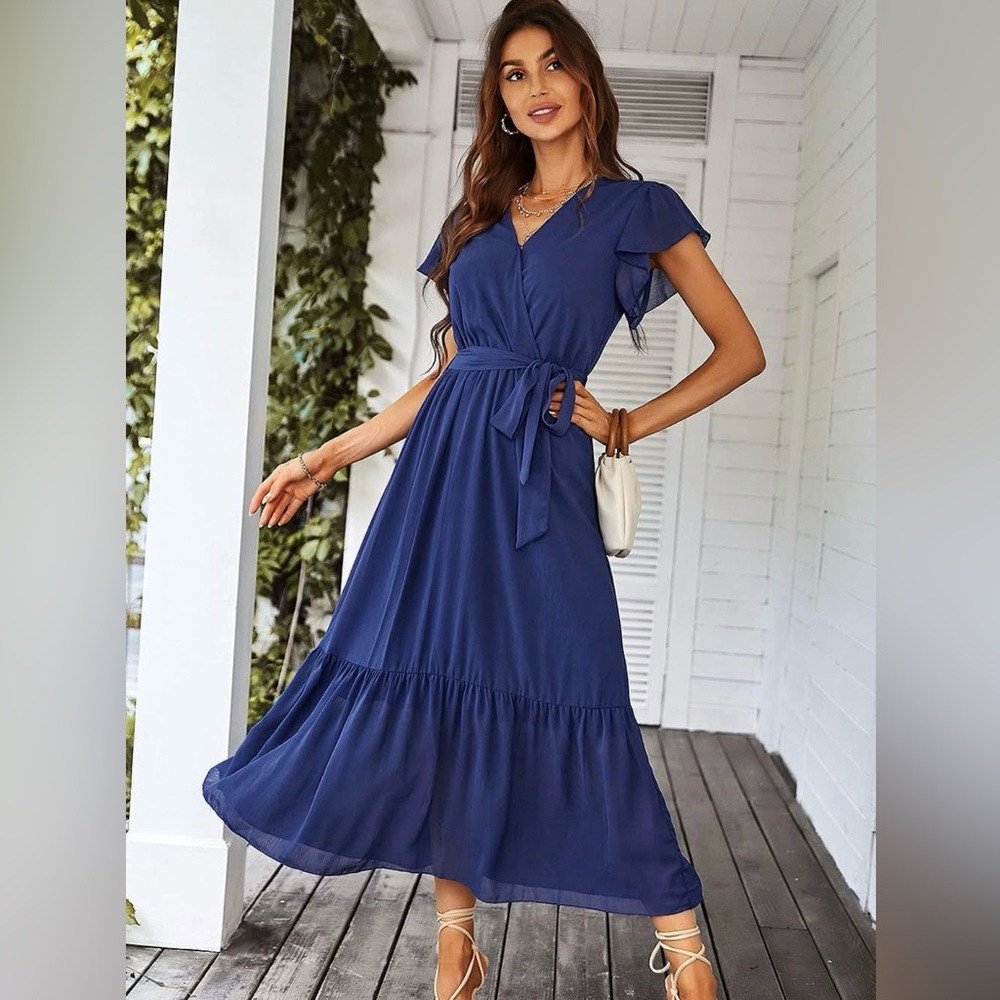 NWT Pretty garden women’s dress with waist tie. Size L